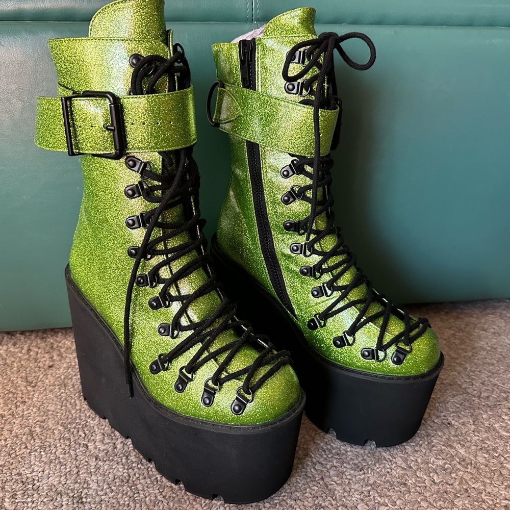 RARE Green Glitter Traitor Boots size 8 NEW